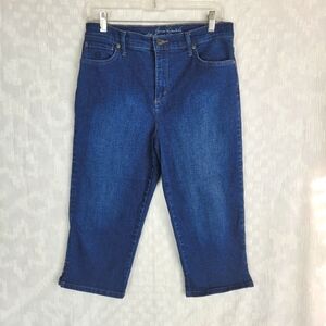 Gloria Vanderbilt Amanda midrise slimming medium wash capri jean side detail 10P